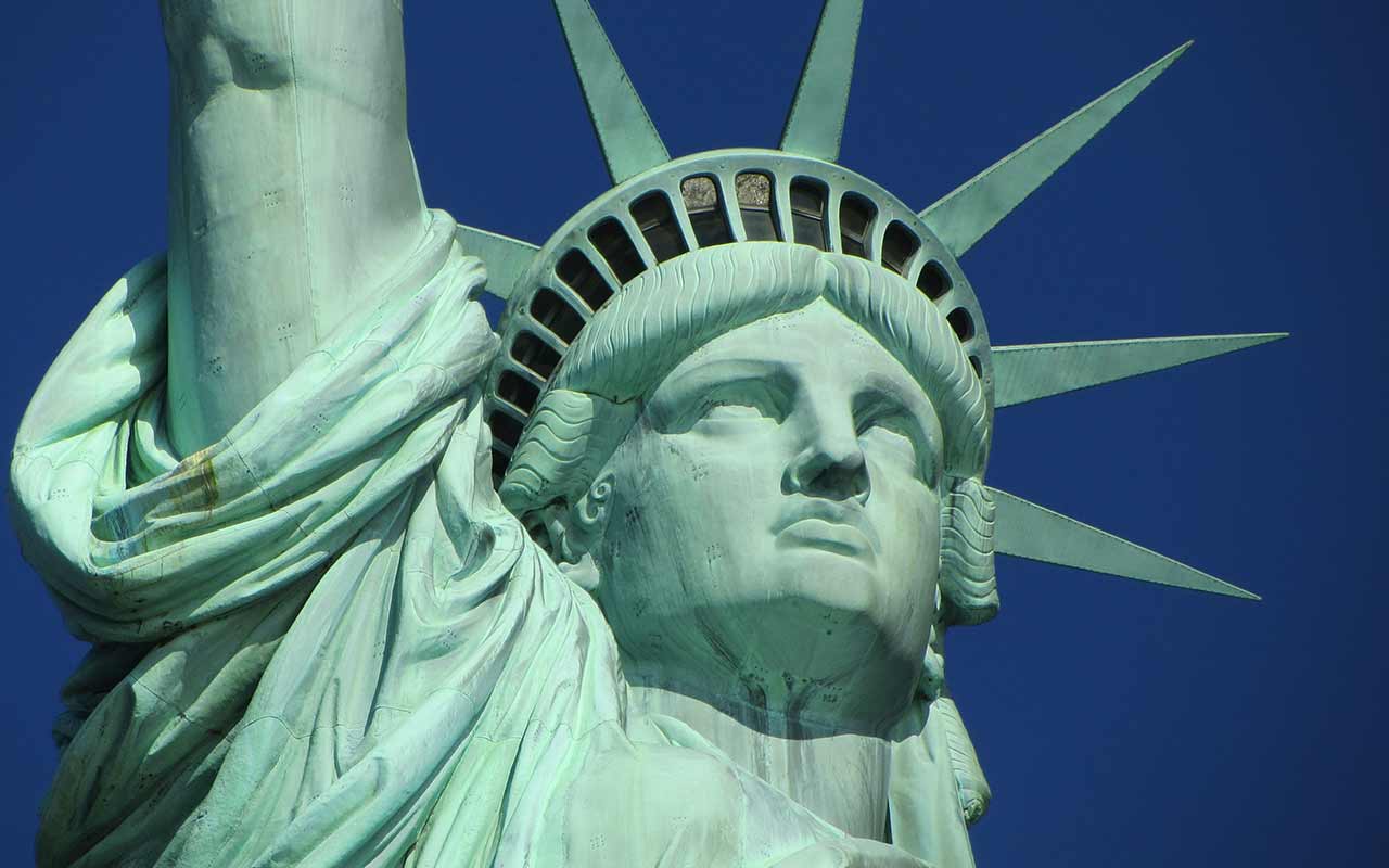 Primer plano de la Estatua de la libertad en Viaje a Nueva York con Monanem